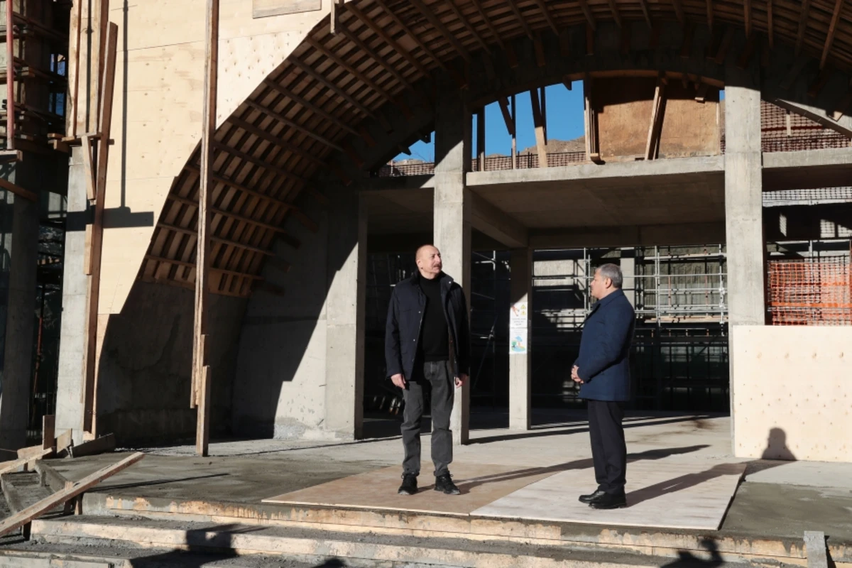 Prezident Daşaltı kənd məscidinin tikintisi ilə tanış olub - FOTO Prezident Daşaltı kənd məscidinin tikintisi ilə tanış olub - FOTO
