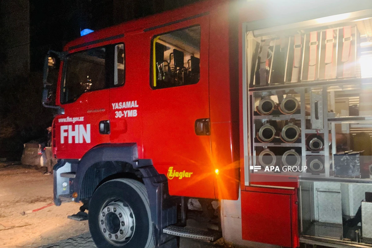Bakıda keçmiş zavod ərazisində yanğın - 6 yanğınsöndürən maşın gəldi - FOTO/VİDEO Bakıda keçmiş zavod ərazisində yanğın - 6 yanğınsöndürən maşın gəldi - FOTO/VİDEO