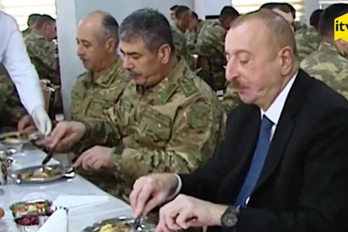 Səməd Əzizov: “Prezidentin bizimlə nahar etməsi böyük şərəf idi” - VİDEO Səməd Əzizov: “Prezidentin bizimlə nahar etməsi böyük şərəf idi” - VİDEO