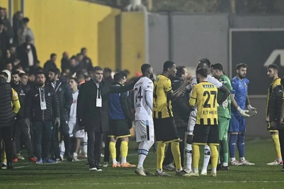 Trabzonsporla matçda meydanı tərk edən İstanbulsporla bağlı qərar verildi
