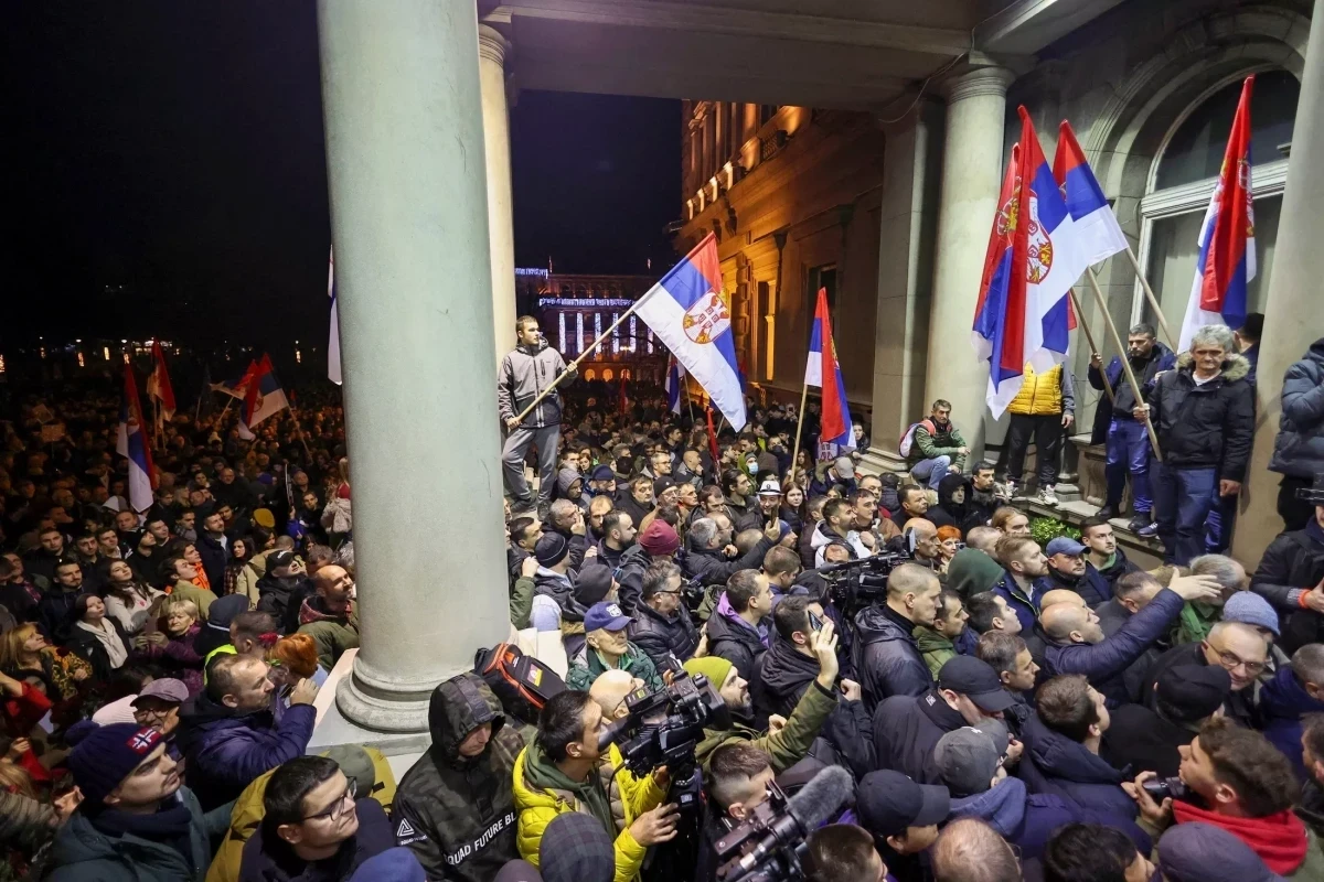 Полиция разогнала протестующих в Белграде: Вучич созвал срочное заседание Совбеза - ОБНОВЛЕНО + ВИДЕО