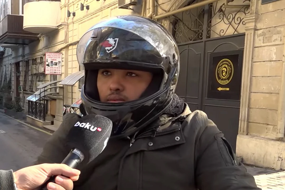 Velosiped sürücüsündən ETİRAZ: “Yolun kənarında dayanaraq bizə təhlükə yaradırlar” - VİDEO
