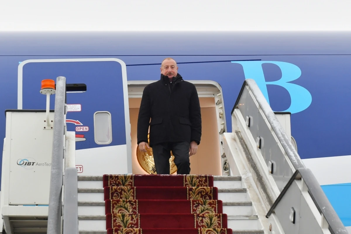 Президент Ильхам Алиев отправился с рабочим визитом в город Санкт-Петербург - ФОТО