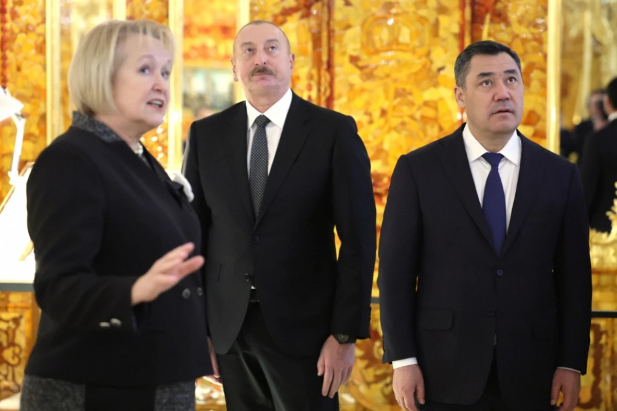 Prezident İlham Əliyev Sankt-Peterburqda “Yekaterina sarayı” ilə tanış olub - YENİLƏNİB - FOTO