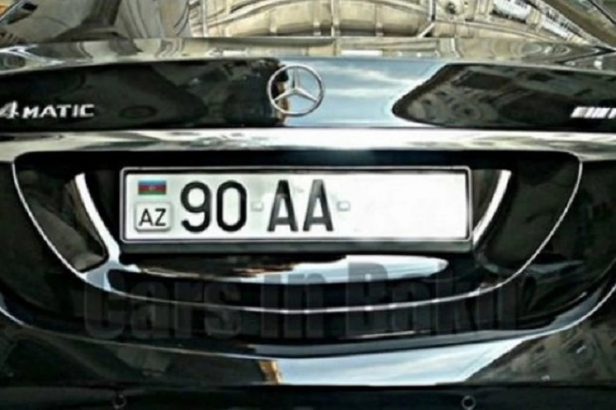 В Баку арестован водитель, установивший на свой автомобиль госномер серии «АА»