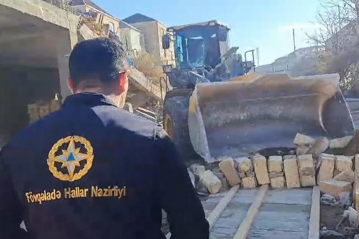 Xırdalanda qanunsuz tikili sökülüb - FOTO/VİDEO