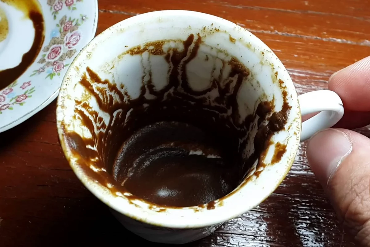 “Qəhvə falı” ilə ayda 8 min dollar qazanır - FOTO