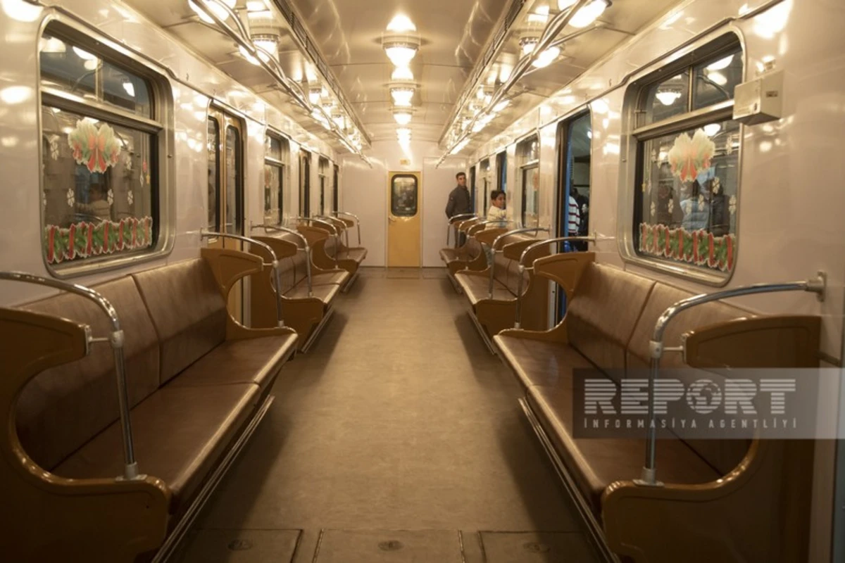 Bakı metrosunda retro vaqonların növbəti nümayişinə başlanılıb - FOTO