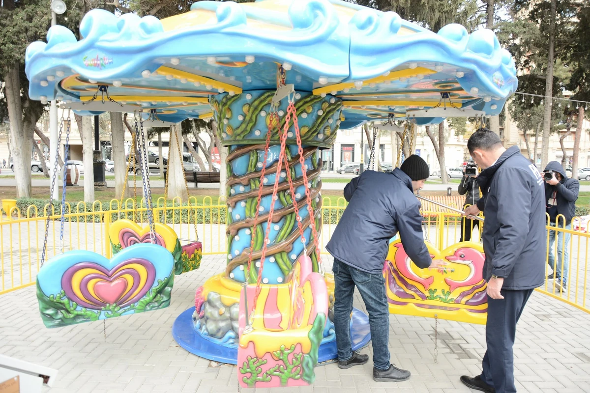 Nazirlik Yeni illə bağlı Bakıdakı attraksionlarda yoxlama apardı - FOTO