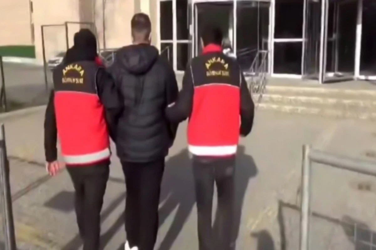 Superkubok matçı təxirə salındıqdan sonra təxribat xarakterli paylaşım edən şəxs saxlanılıb - FOTO Superkubok matçı təxirə salındıqdan sonra təxribat xarakterli paylaşım edən şəxs saxlanılıb - FOTO