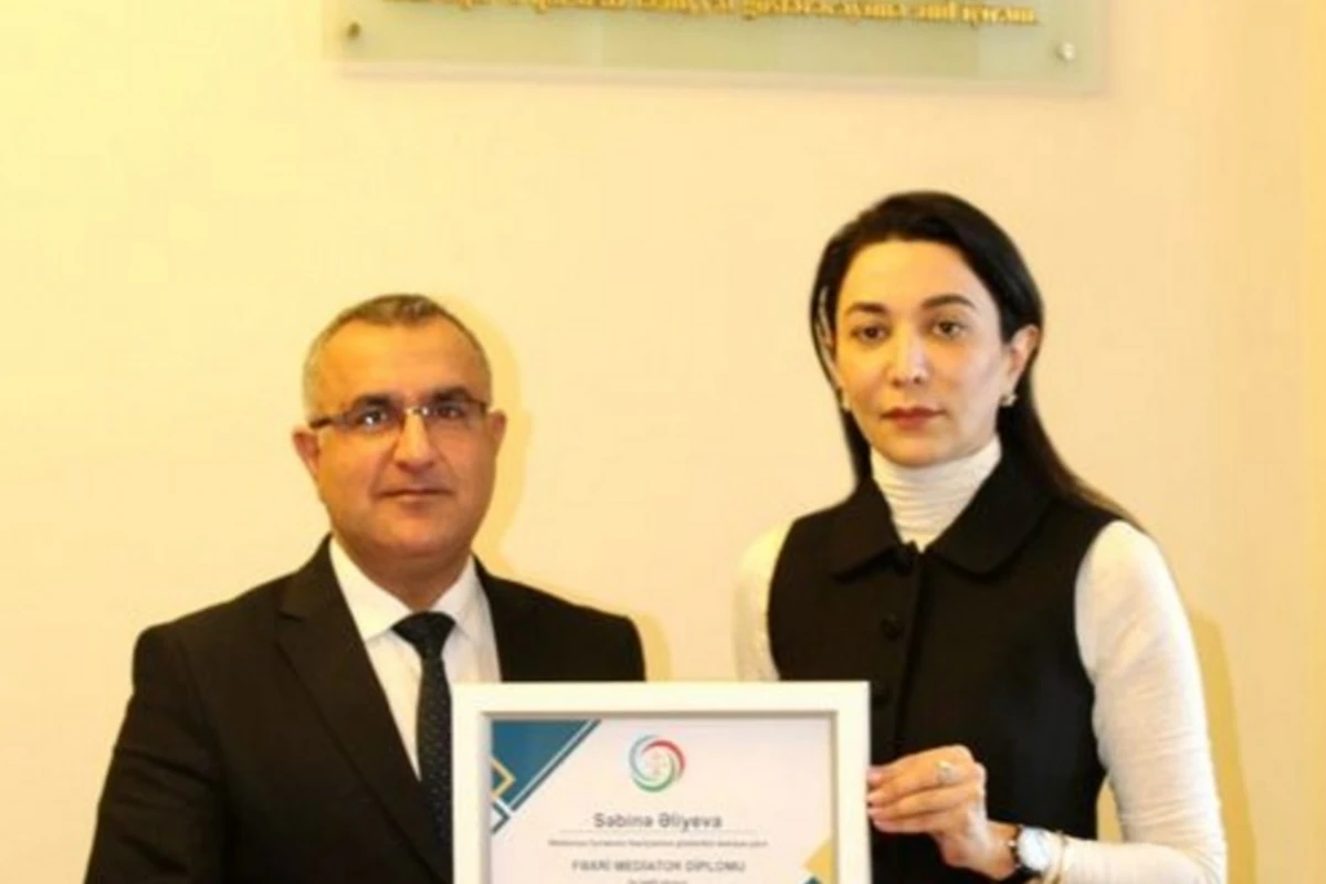 Ombudsman Səbinə Əliyeva Fəxri mediator diplomu ilə təltif edilib