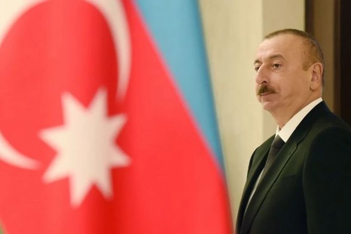 İlham Əliyev: Qaldırdığım Dövlət Bayrağımız Ulu Öndərin xatirəsinə ən böyük hörmətin əlamətidir