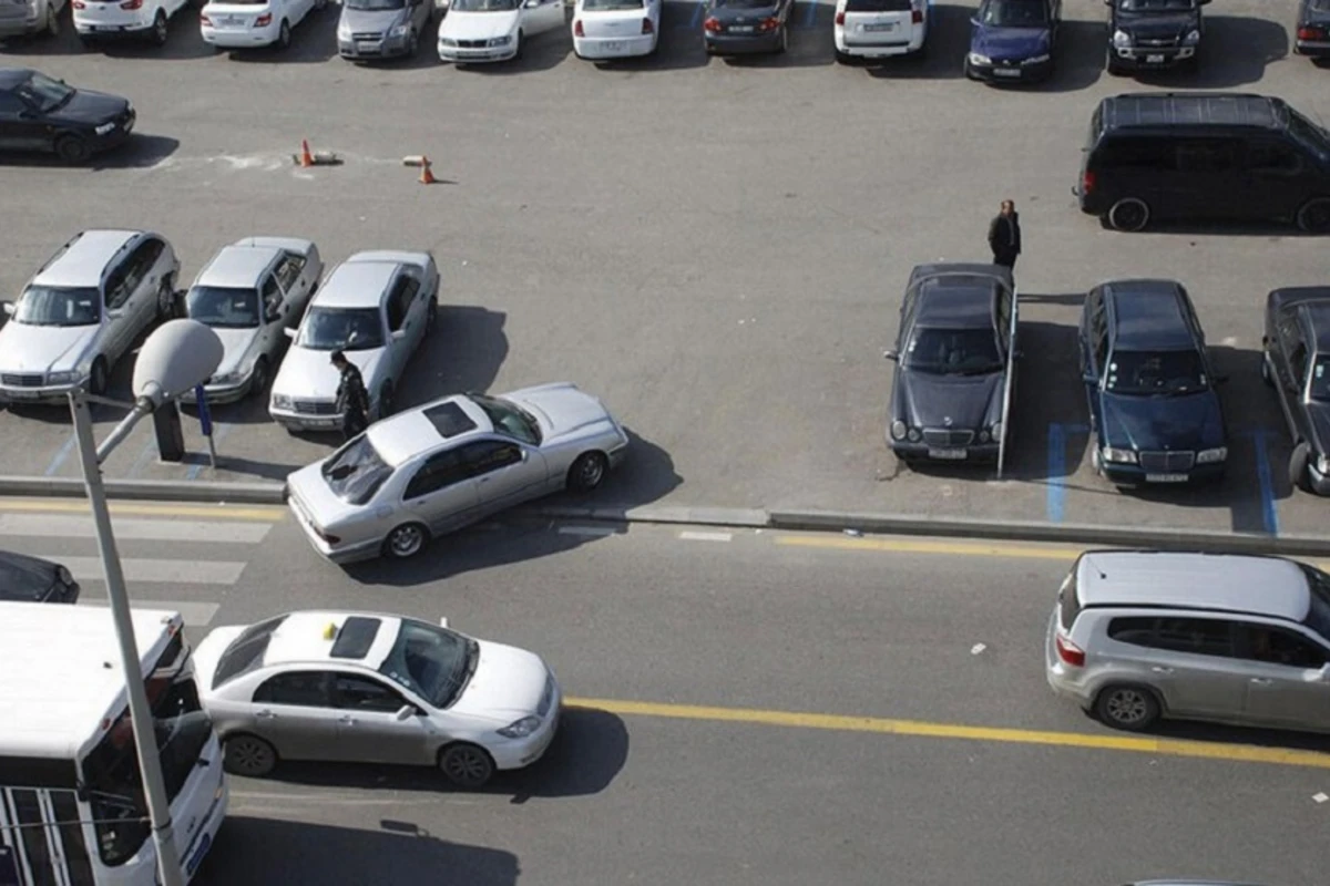 Nazirlikdən avtomobillərini nizamsız parklayan sürücülərə XƏBƏRDARLIQ