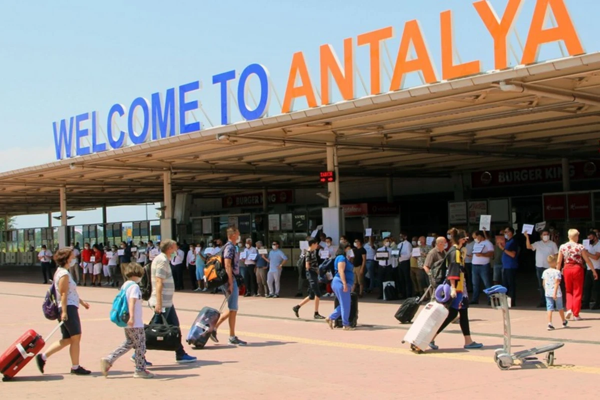 Ötən il Antalya rekord sayda turist qəbul edib Ötən il Antalya rekord sayda turist qəbul edib