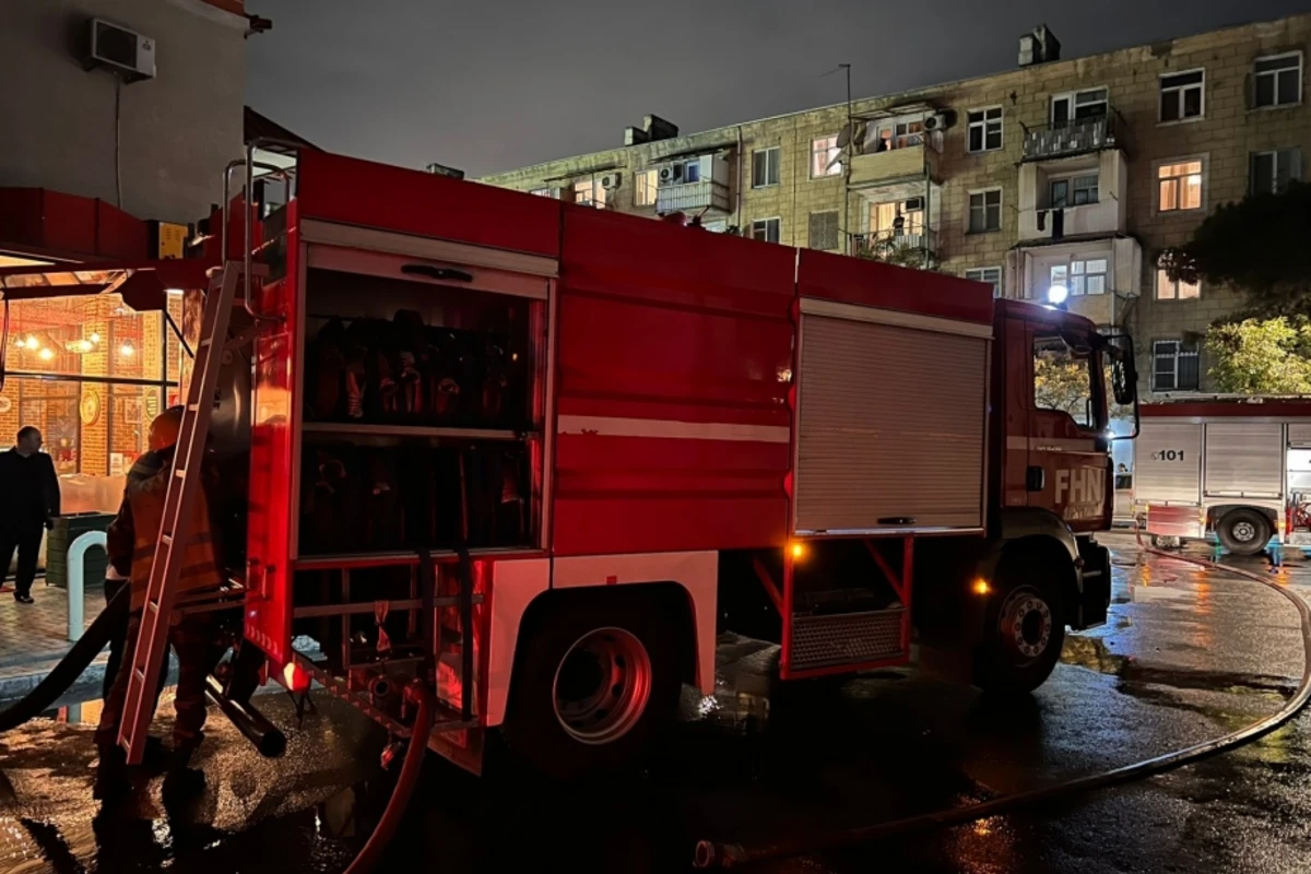 Bakıda beşmərtəbəli yaşayış binasında yanğın olub