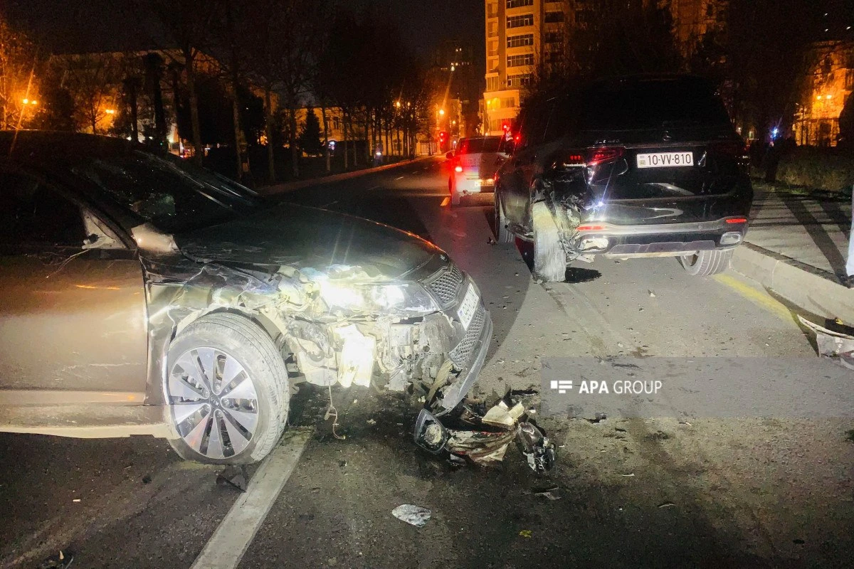 В Баку произошло ДТП с участием трех автомобилей - ФОТО