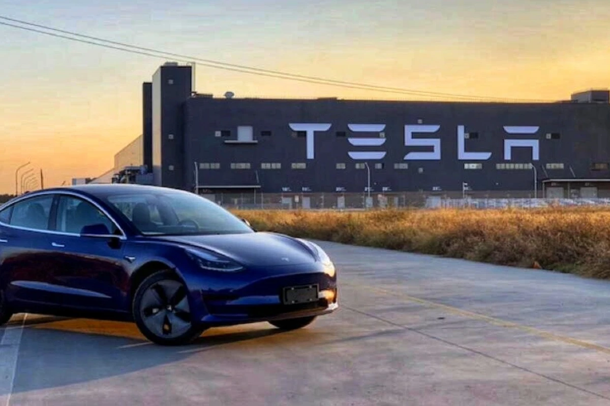 Tesla впервые уступила лидерство китайскому автопроизводителю