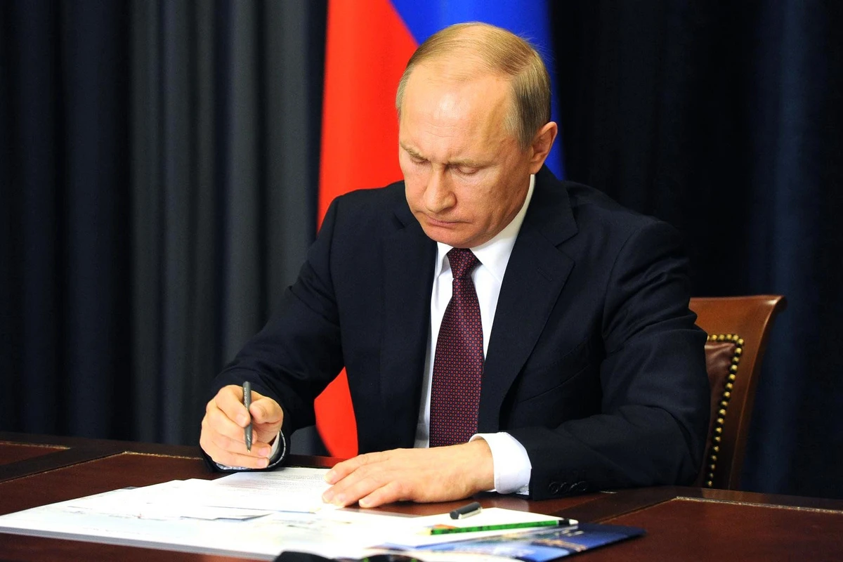 Путин подписал указ о приеме в гражданство РФ иностранцев-контрактников