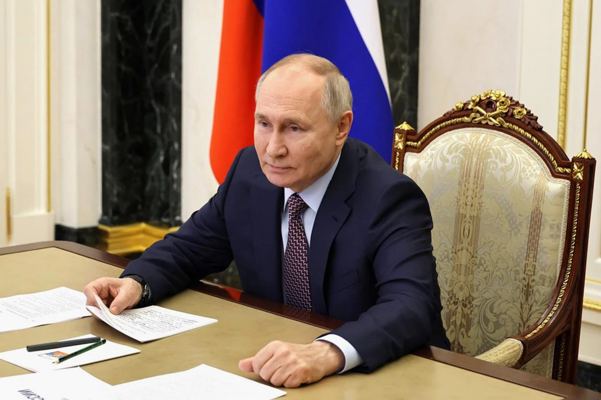 Vladimir Putin azərbaycanlı həkimi təltif edib