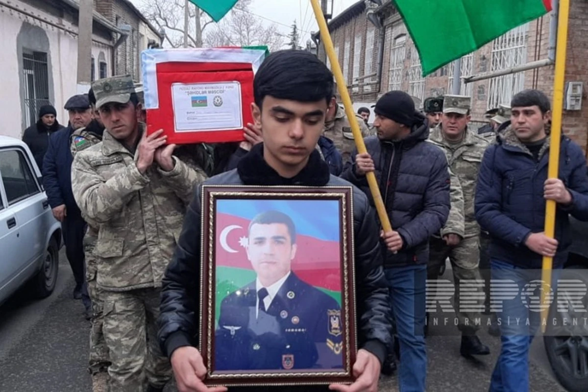 Laçında avtomobil qəzasında həlak olan hərbçimiz Gəncədə dəfn olundu - FOTO - YENİLƏNİB
