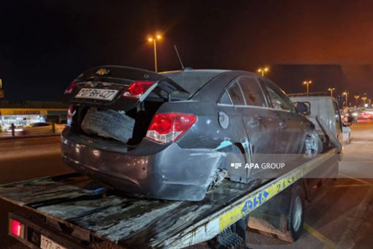 Bakıda tuneldə idarəetməni itirən “Mercedes” “Chevrolet”ə çırpılıb - FOTO