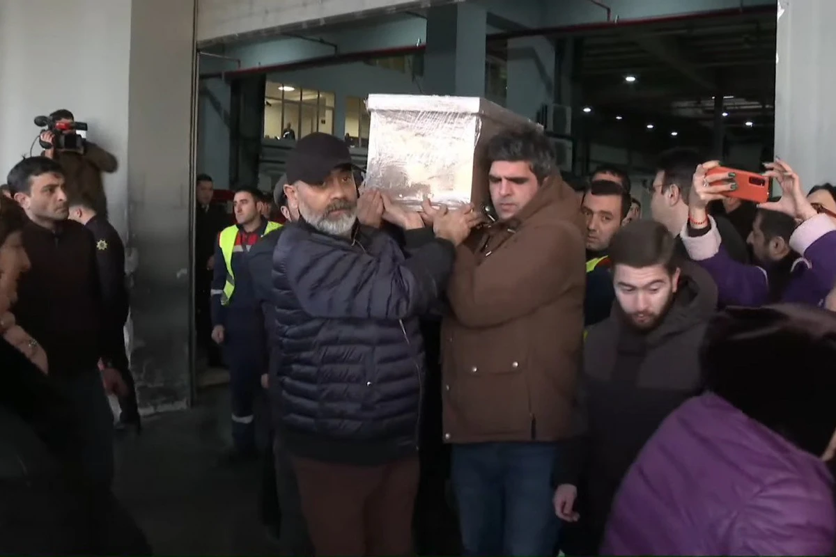 Aygün Bəylərin nəşi Bakıya gətirilib - VİDEO