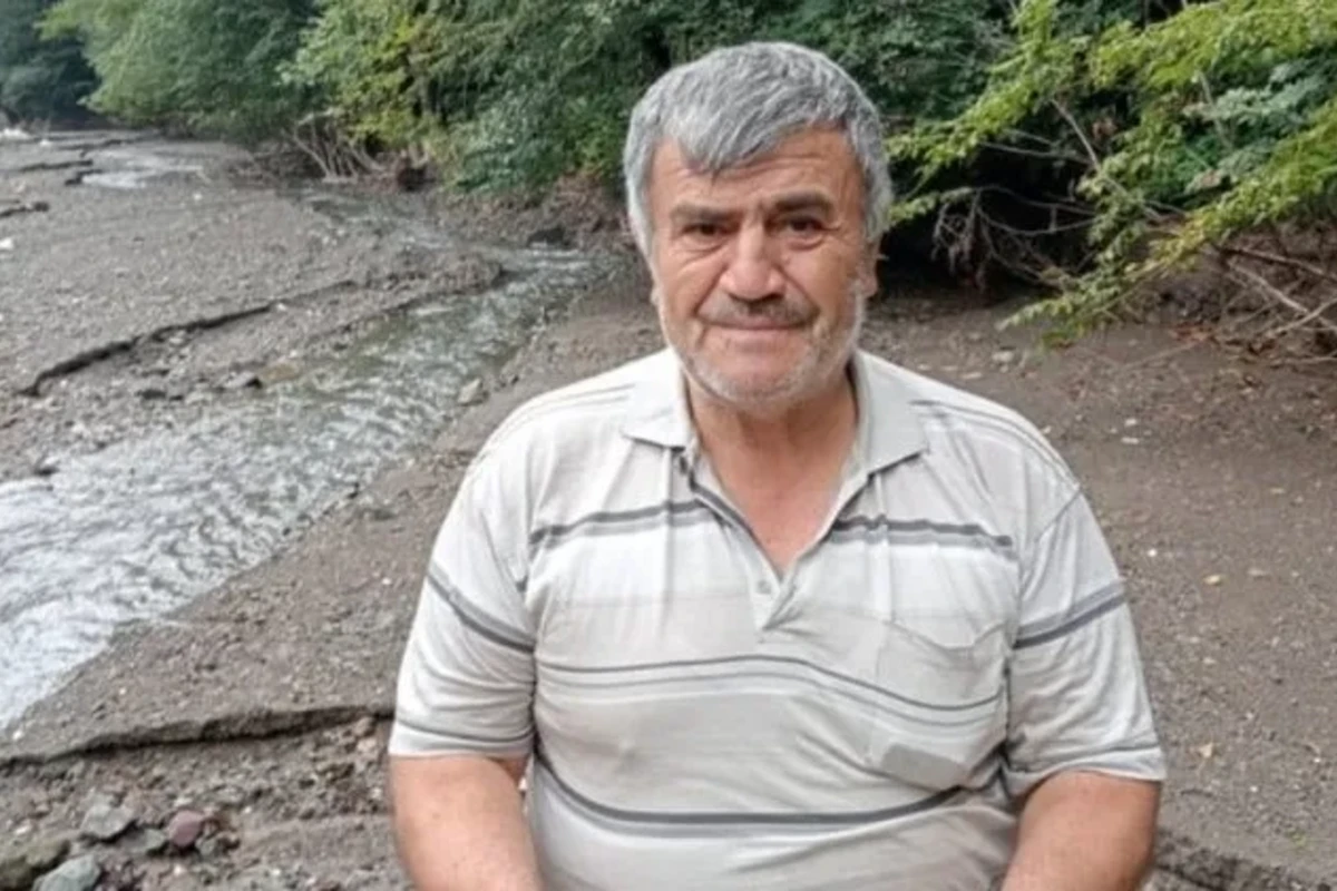 Çay kənarlarını axtaran 68 yaşlı kişi həftədə 13 qram qızıl toplayır - FOTO