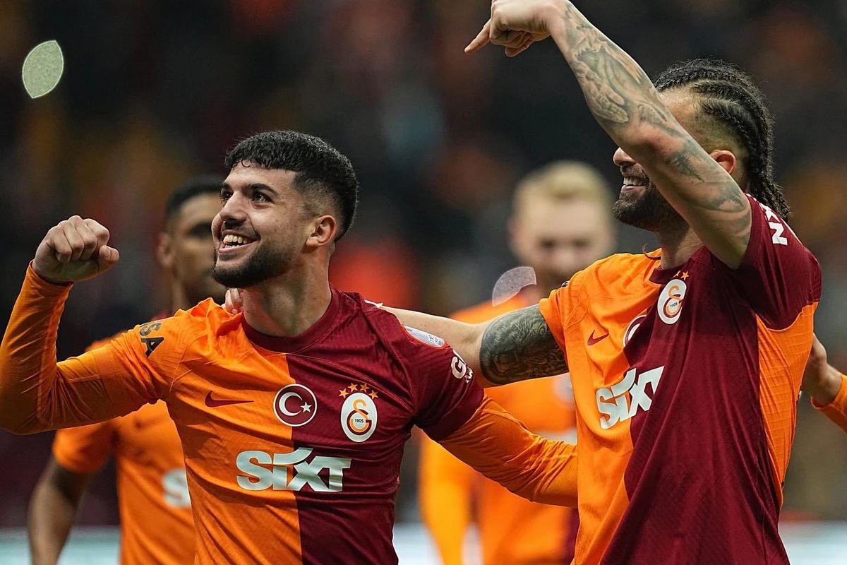 “Qalatasaray” Bardakçının maaşını artırdı - FOTO