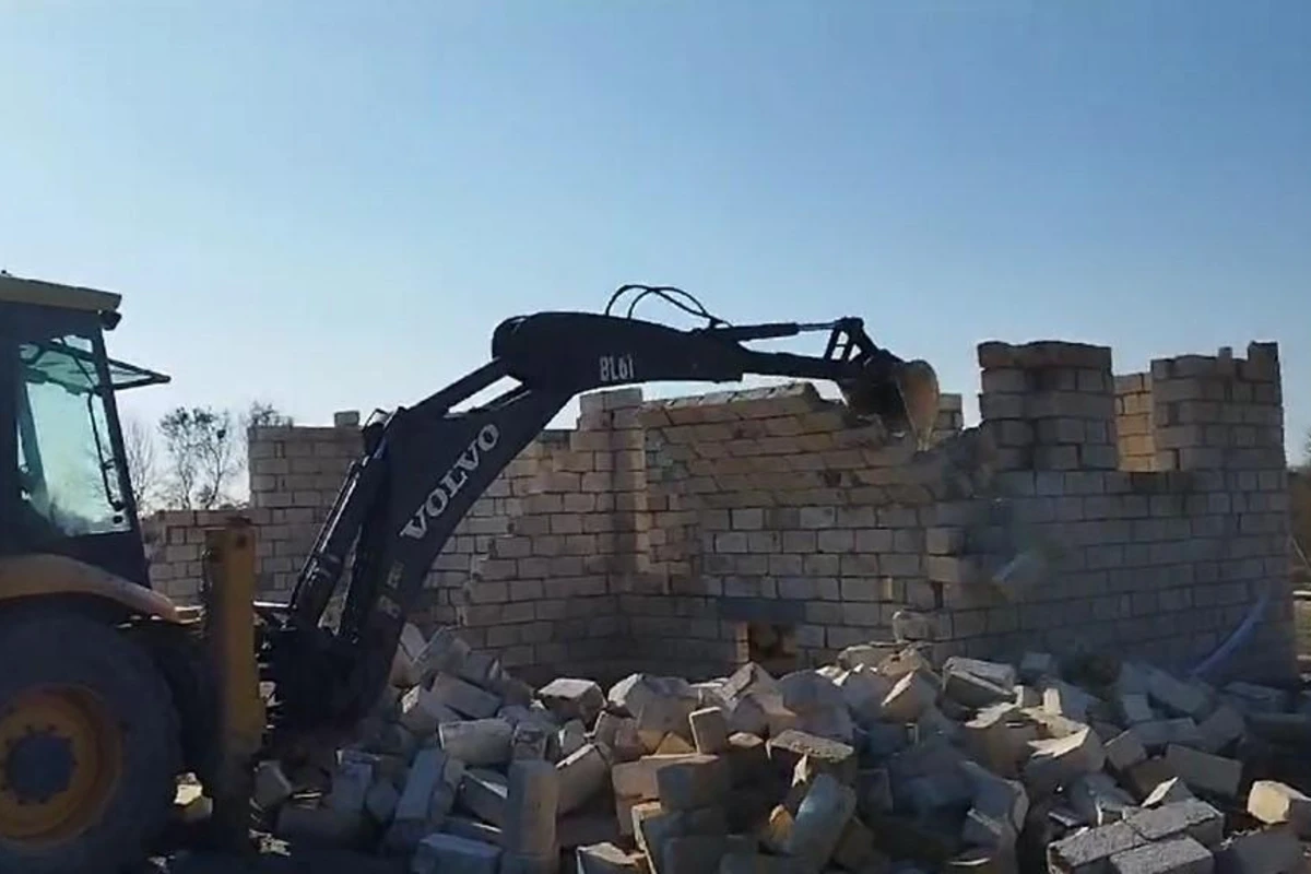 İmişlidə qanunsuz tikili sökülüb - FOTO/VİDEO