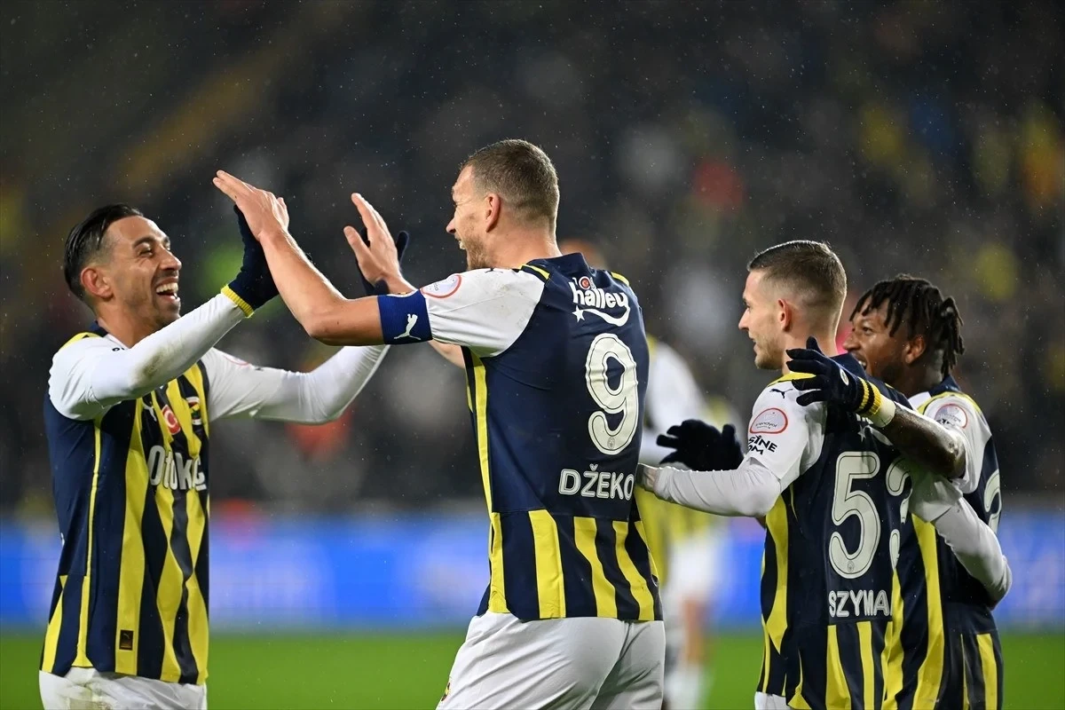Konyasporu 7-1 məğlub edən Fənərdən Qalatasaray azarkeşlərini DƏLİ EDƏN HƏRƏKƏT - FOTO
