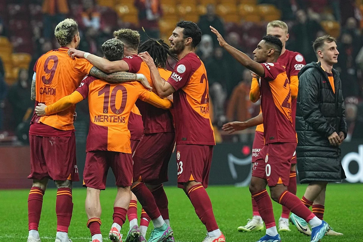 Qalatasaray sevərlərə PİS XƏBƏR - Ulduz futbolçusu GEDİR - FOTO