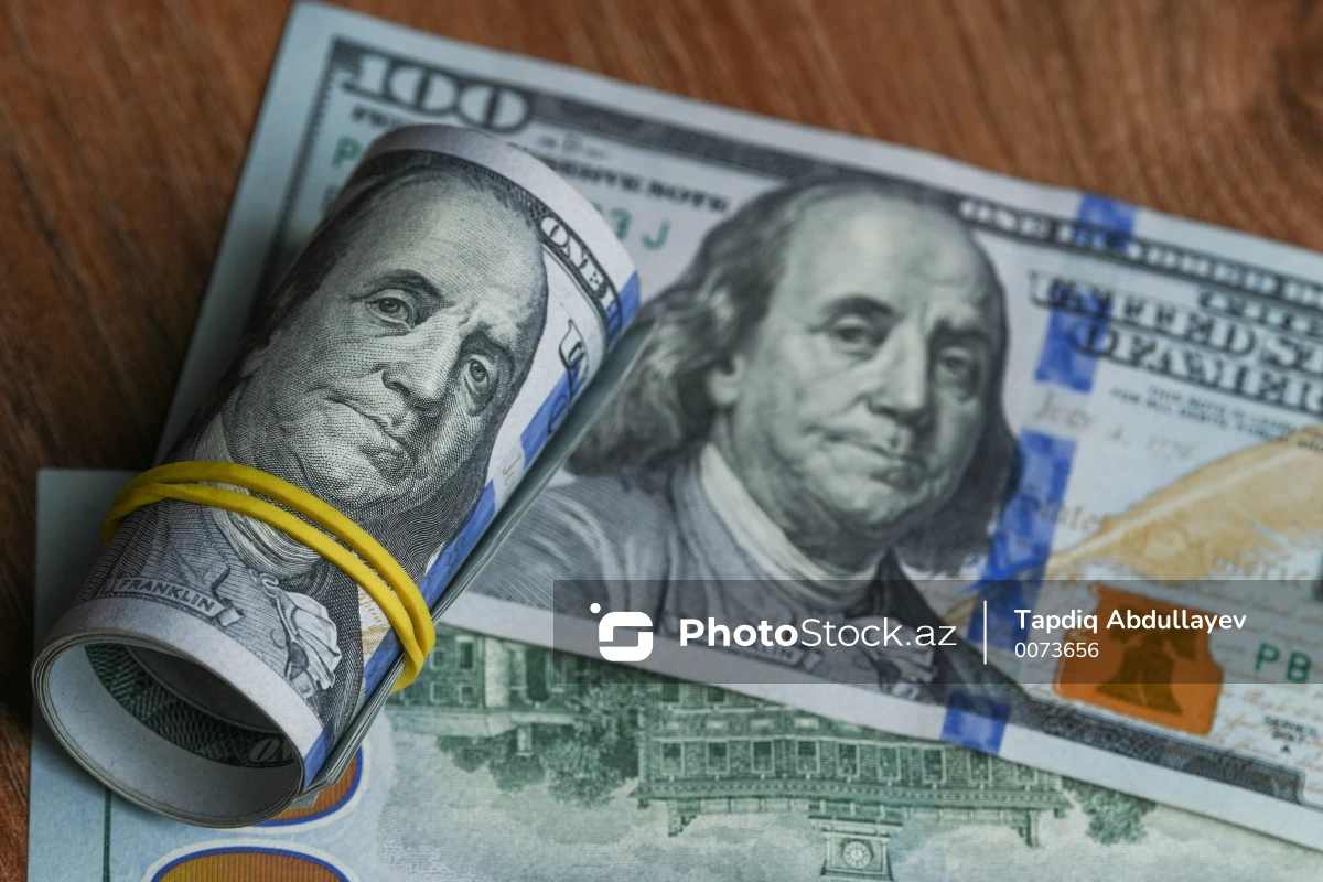 Bakıda içində iki min dollar olan çanta oğurlanıb
