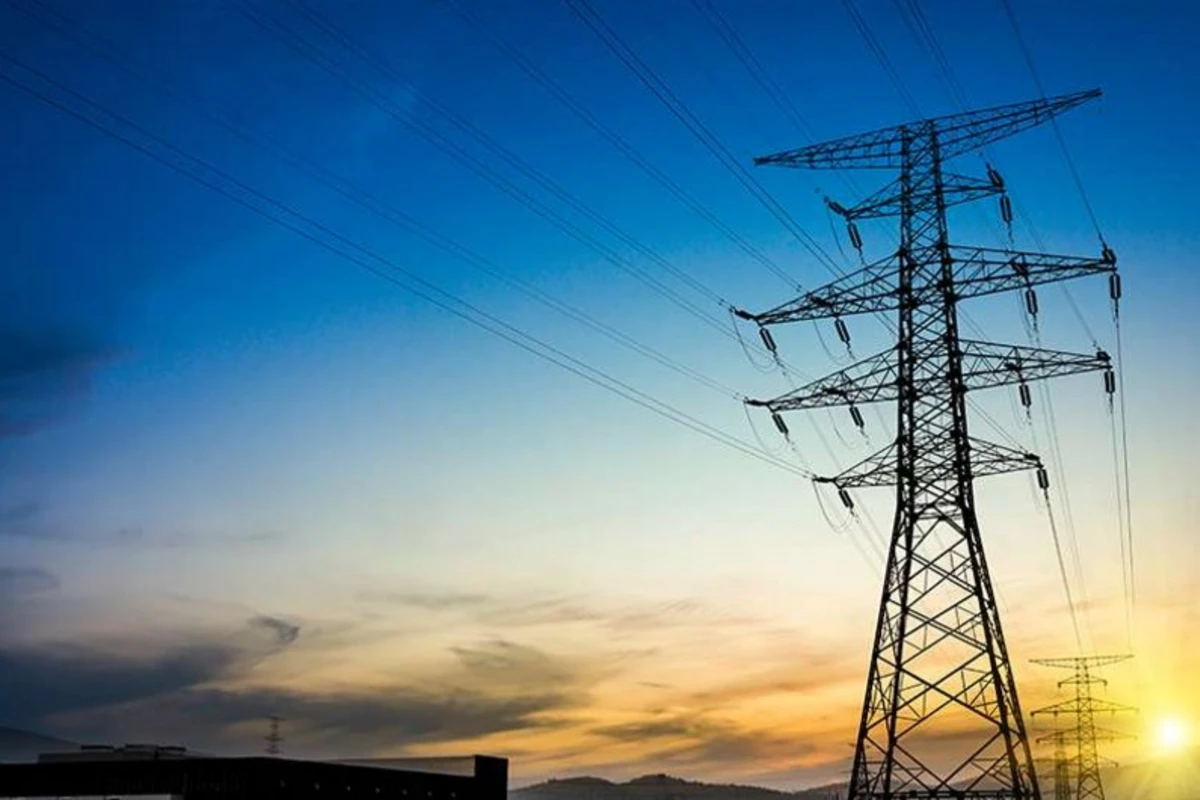 Salyana yağan qar elektrik verilişində çətinliklər yaradıb