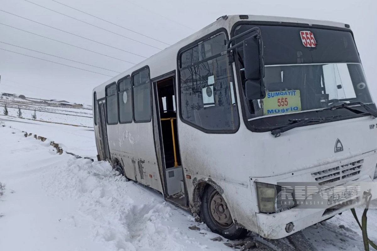 Bakı-Şamaxı yolunda avtobus qəzaya düşüb - FOTO
