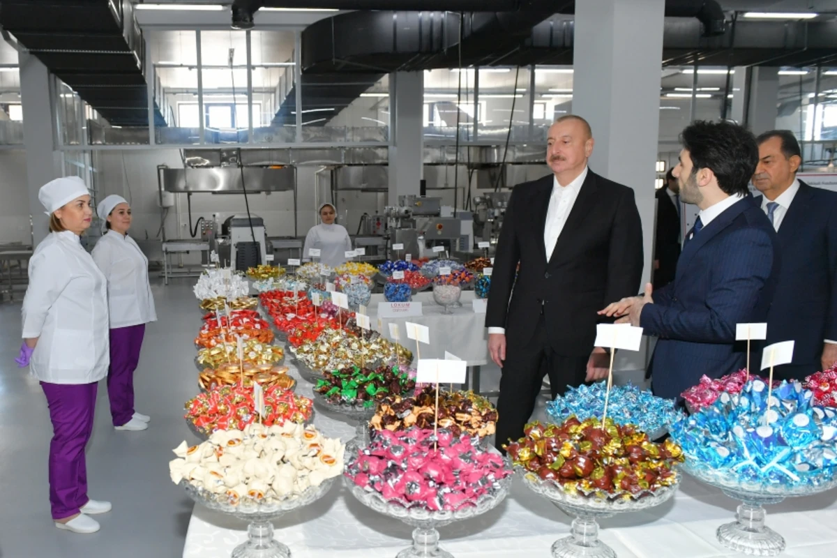 İlham Əliyev Lənkəranda qənnadı məhsullarının istehsalı müəssisəsinin fəaliyyəti ilə tanış olub - YENİLƏNİB - FOTO