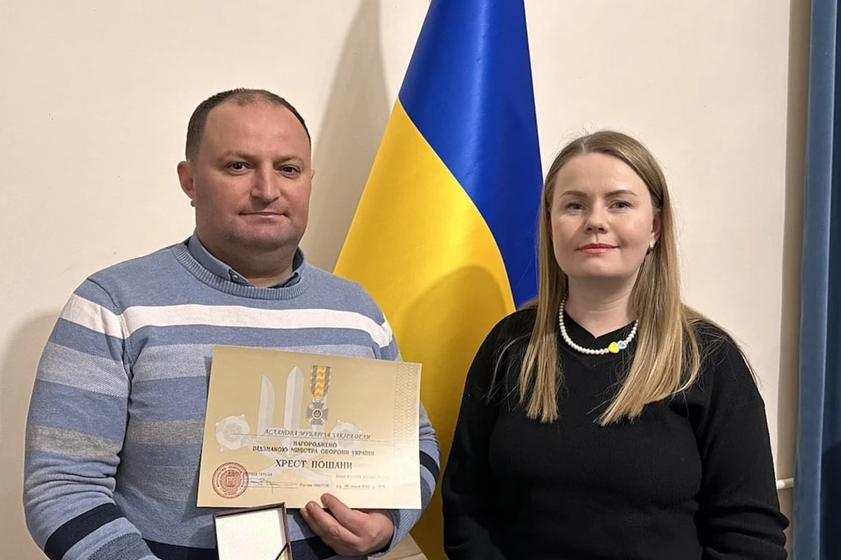 Baku TV-nin xüsusi müxbiri Ukraynanın Şərəf Xaçı medalı ilə təltif edilib - FOTO