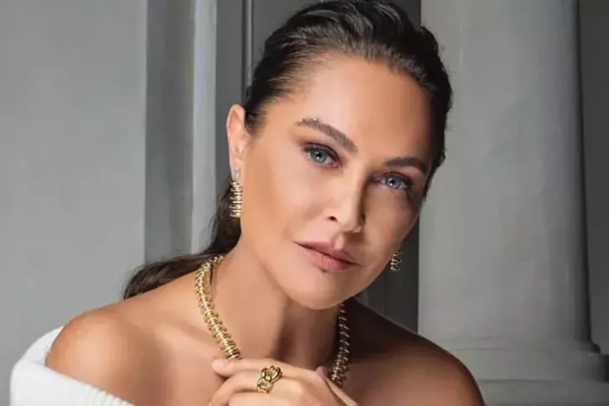 Hülya Avşar:Həddən artıq varlı olmaq ziyandır - FOTO