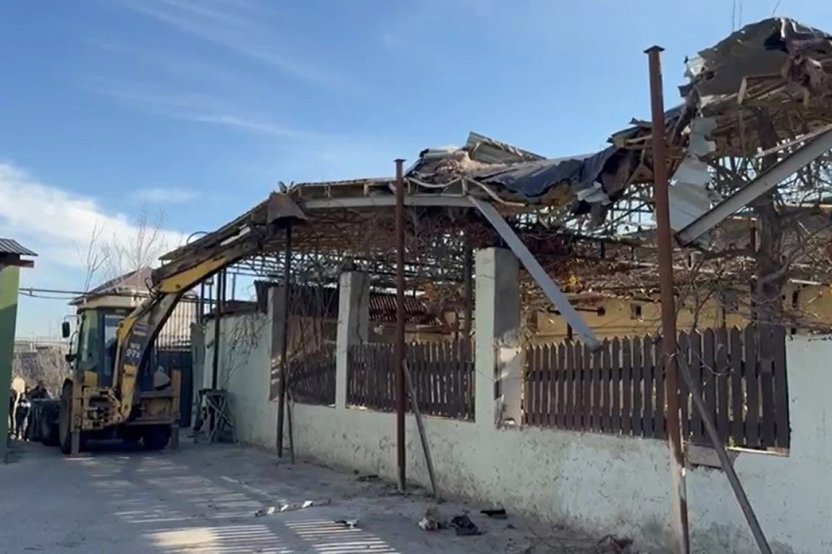В Баку снесены незаконные постройки - ФОТО/ВИДЕО