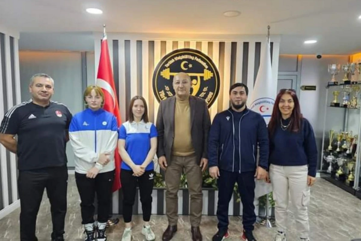 Türkiyə Ağırlıqqaldırma Federasiyasının prezidenti Azərbaycan yığmalarını ziyarət edib