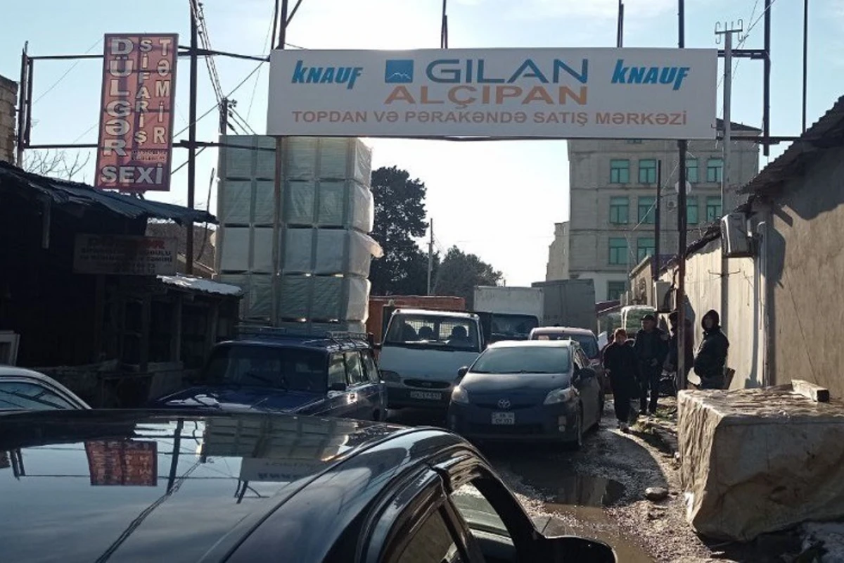 Bakının bu ünvanında sakinlərlə mağaza sahibləri arasında gərginlik yaşanıb - FOTO Bakının bu ünvanında sakinlərlə mağaza sahibləri arasında gərginlik yaşanıb - FOTO