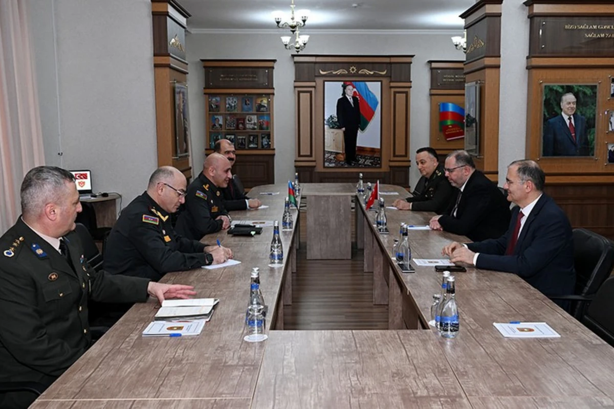 Азербайджан и Турция обсудили сотрудничество в области военного образования