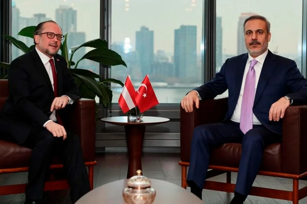 Hakan Fidan avstriyalı həmkarı ilə görüşüb