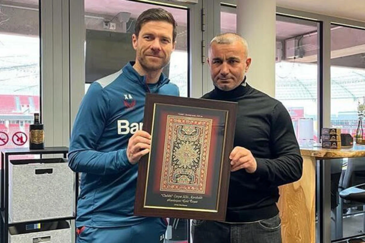 Qurban Qurbanovdan Xabi Alonsoya maraqlı hədiyyə - FOTO