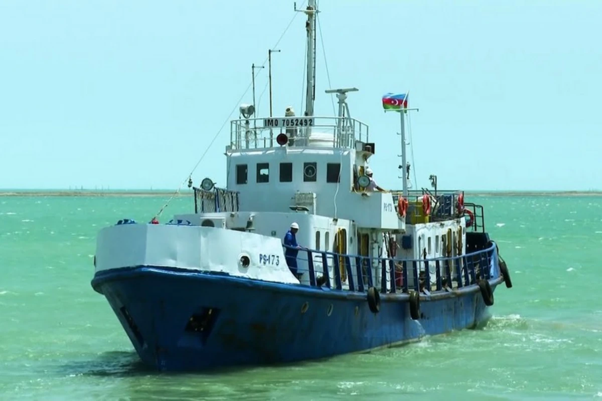 В Каспийском море на пассажирском судне произошло ЧП, эвакуировано свыше 30 человек