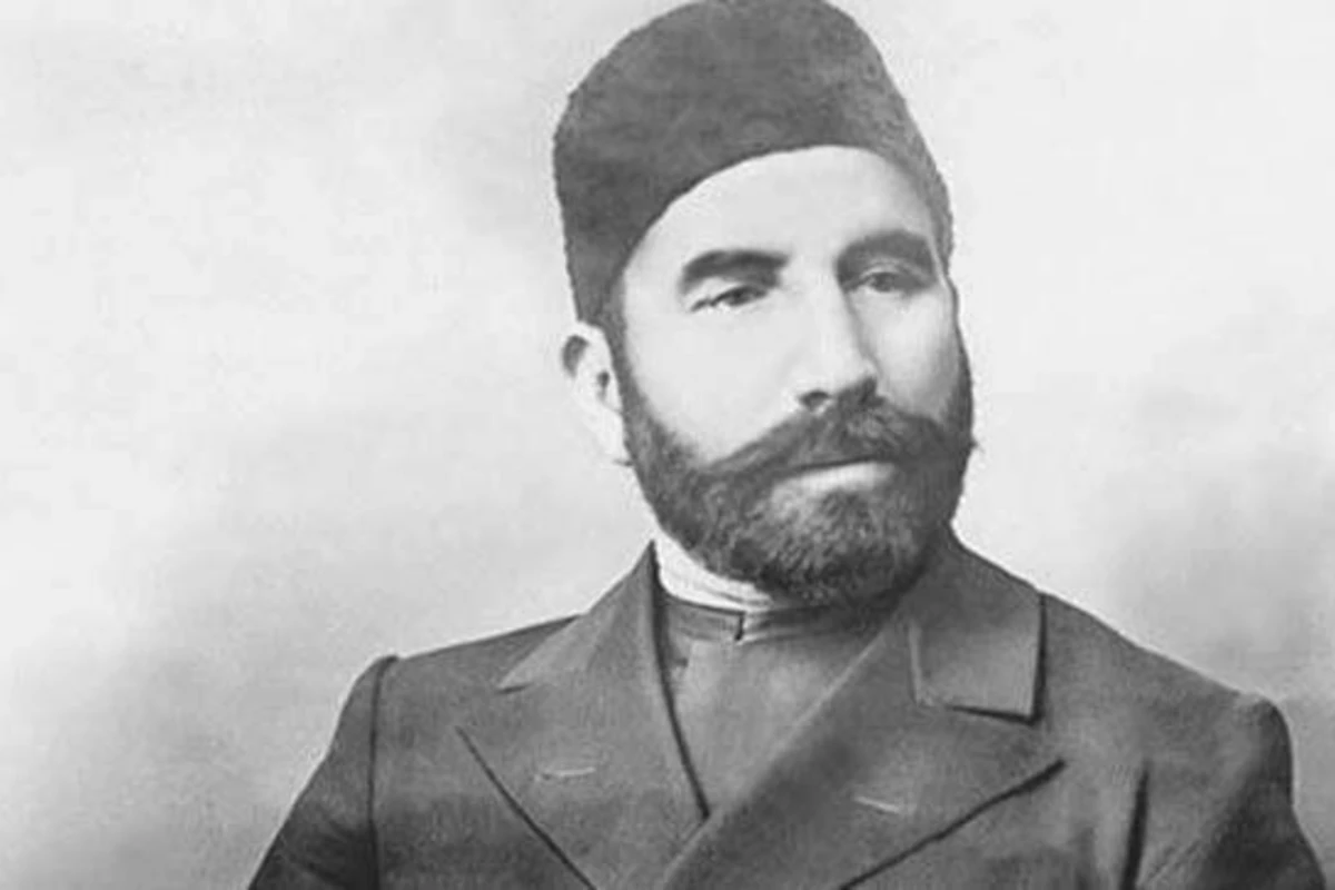 Hacı Zeynalabdin Tağıyevin oğlunun tabutu önündə FOTOsu