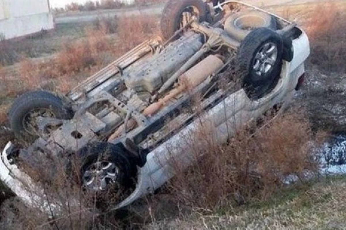 Gədəbəydə avtomobil aşıb, sürücü xəsarət alıb