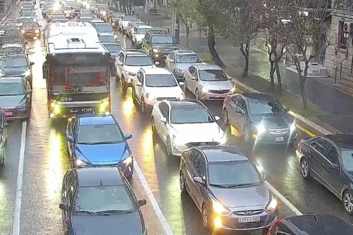 На ряде дорог Баку наблюдаются пробки - СПИСОК