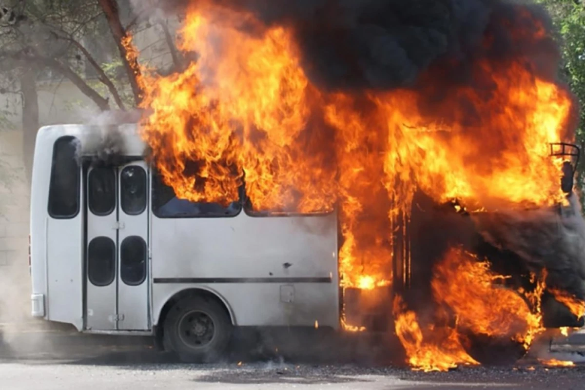 Gəncədə avtobus yanıb