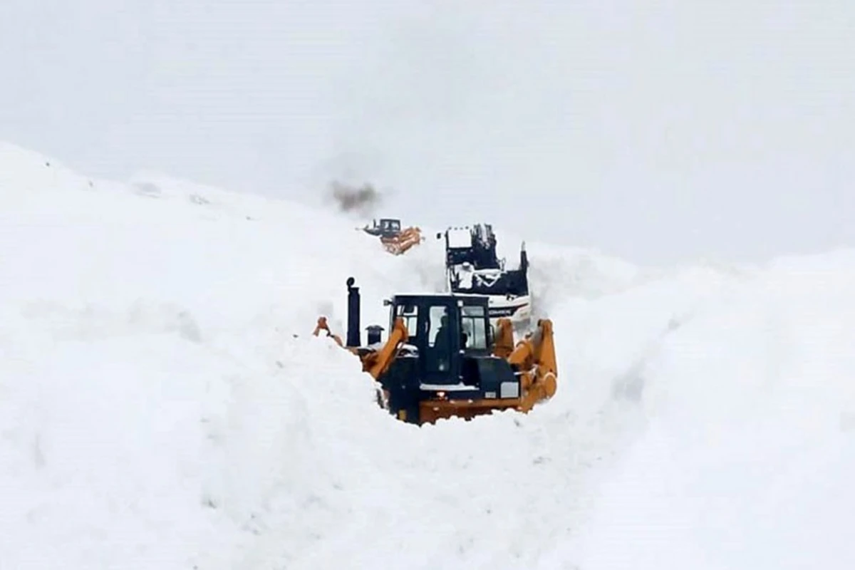 Azərbaycanda ekstremal qartəmizləmə görüntüləri: Ekskavator görünməz oldu - FOTO/VİDEO