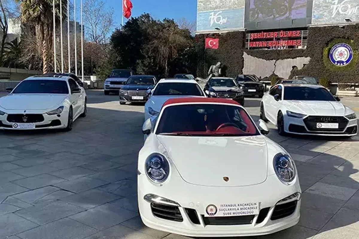Lüks avtomobil idxalında qanun pozuntusu! - 530 milyonluq vasitələr müsadirə edildi Lüks avtomobil idxalında qanun pozuntusu! - 530 milyonluq vasitələr müsadirə edildi